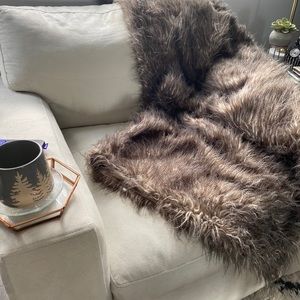 Faux fur blanket